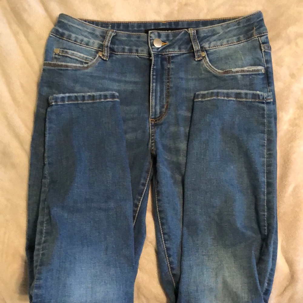 Tahari Ripped Jeans